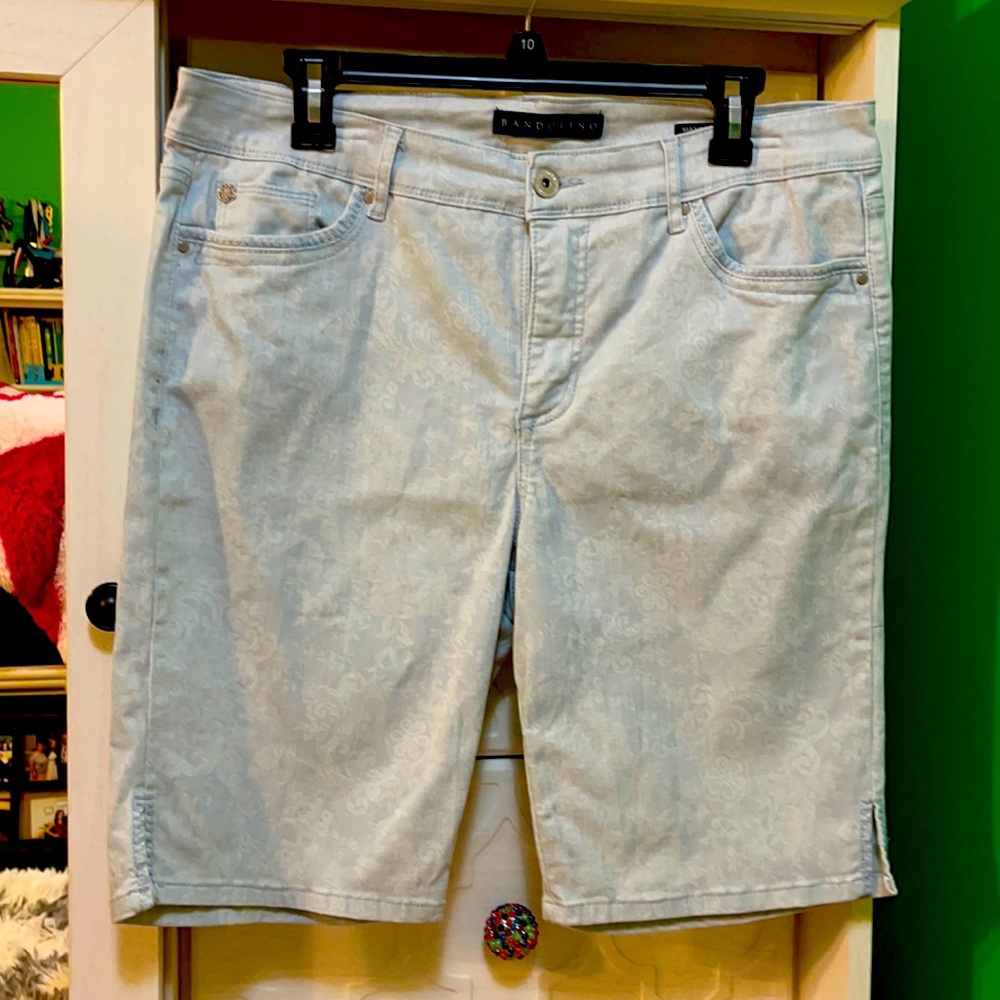 Bandolino mandie Bermuda shorts 10 like new!